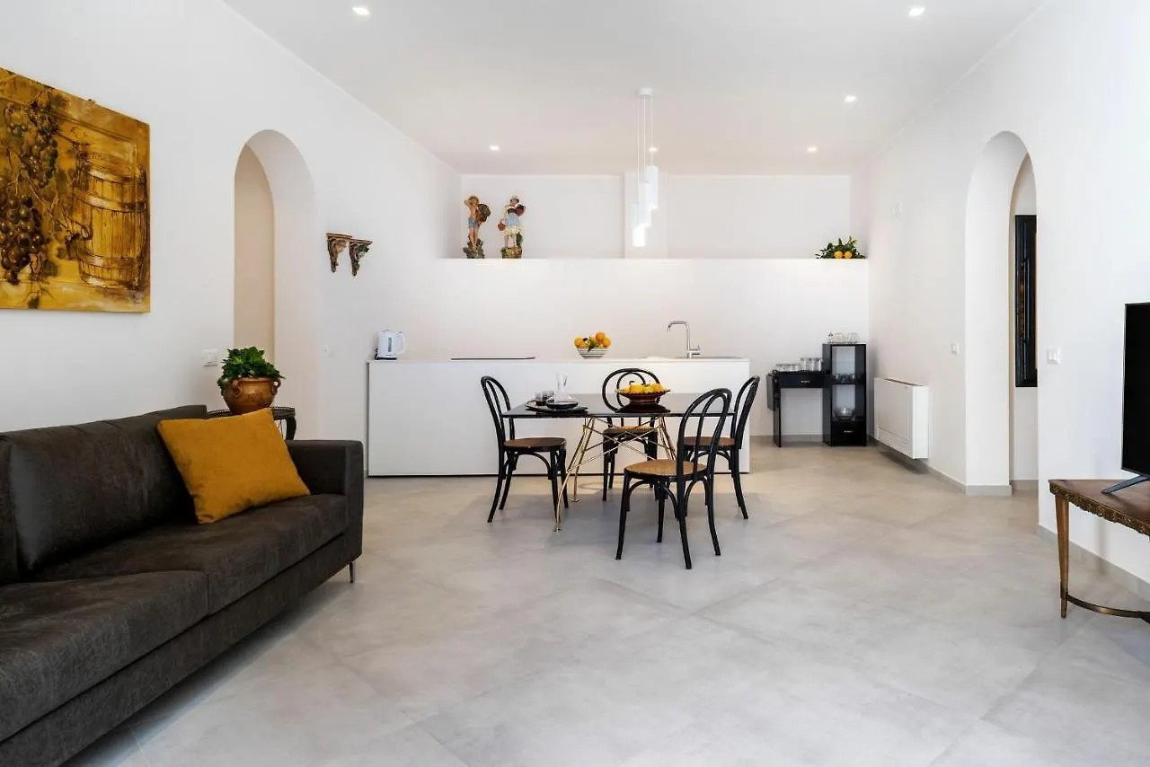 Villa Angelina - Charming Rooms & Apartments Trapani