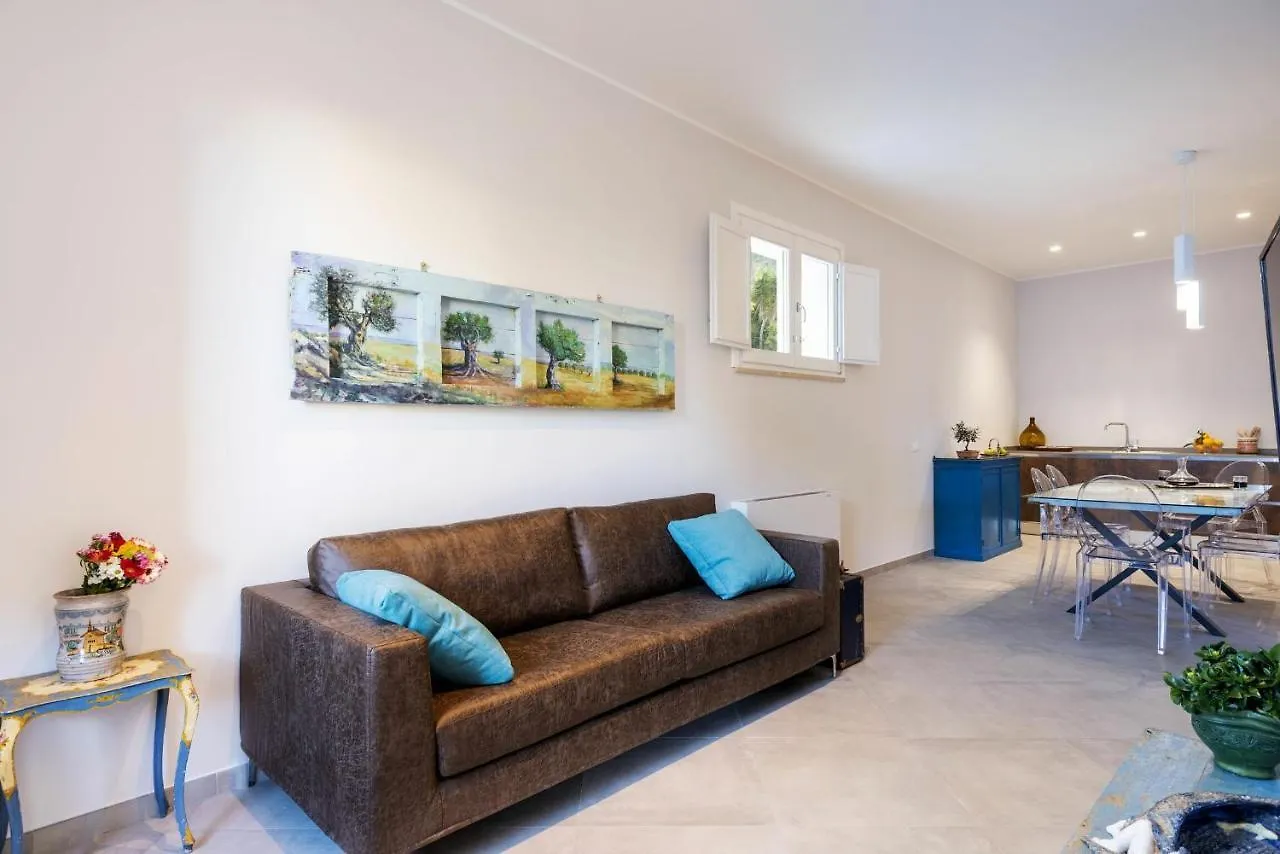 Villa Angelina - Charming Rooms & Apartments Trapani 0*,  Italia