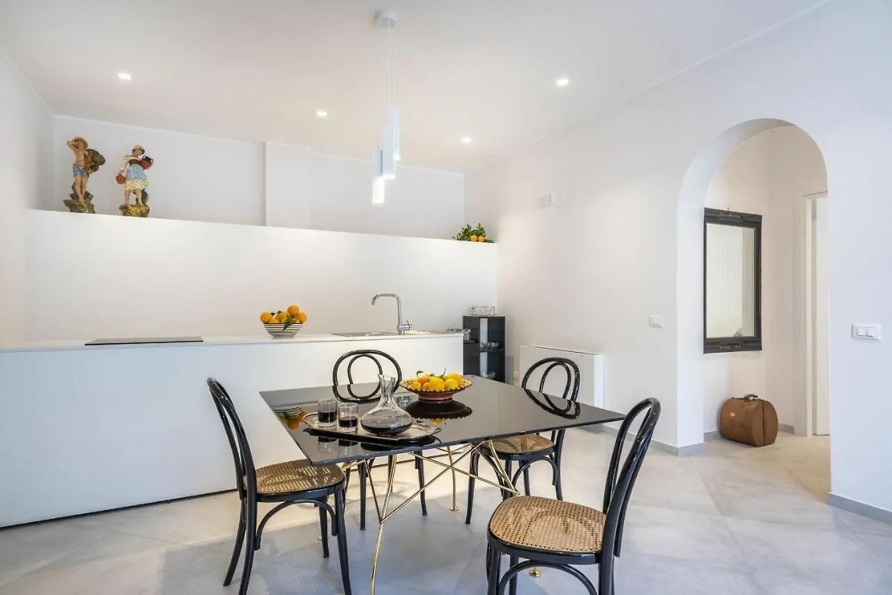 Villa Angelina - Charming Rooms & Apartments Trapani 0*,