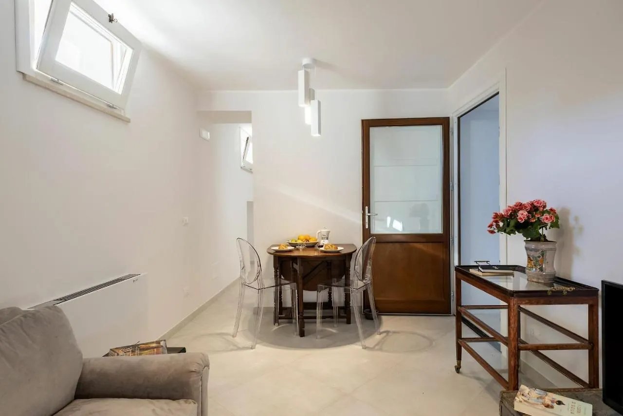 Villa Angelina - Charming Rooms & Apartments Trapani 0*,  Włochy