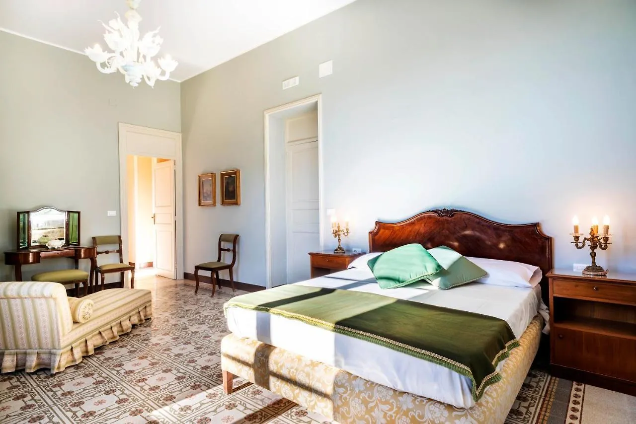 Villa Angelina - Charming Rooms & Apartments Trapani 0*,  Italia