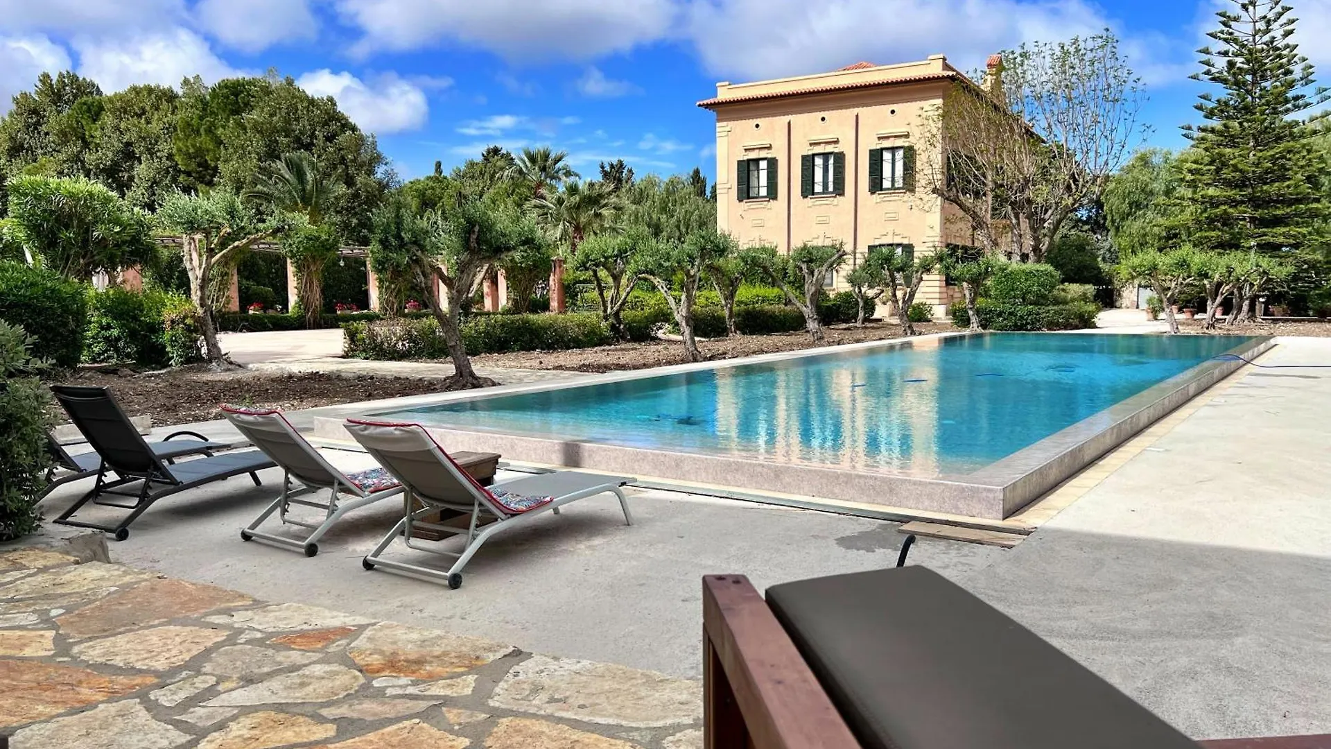 Villa Angelina - Charming Rooms & Apartments Trapani 0*,  Włochy