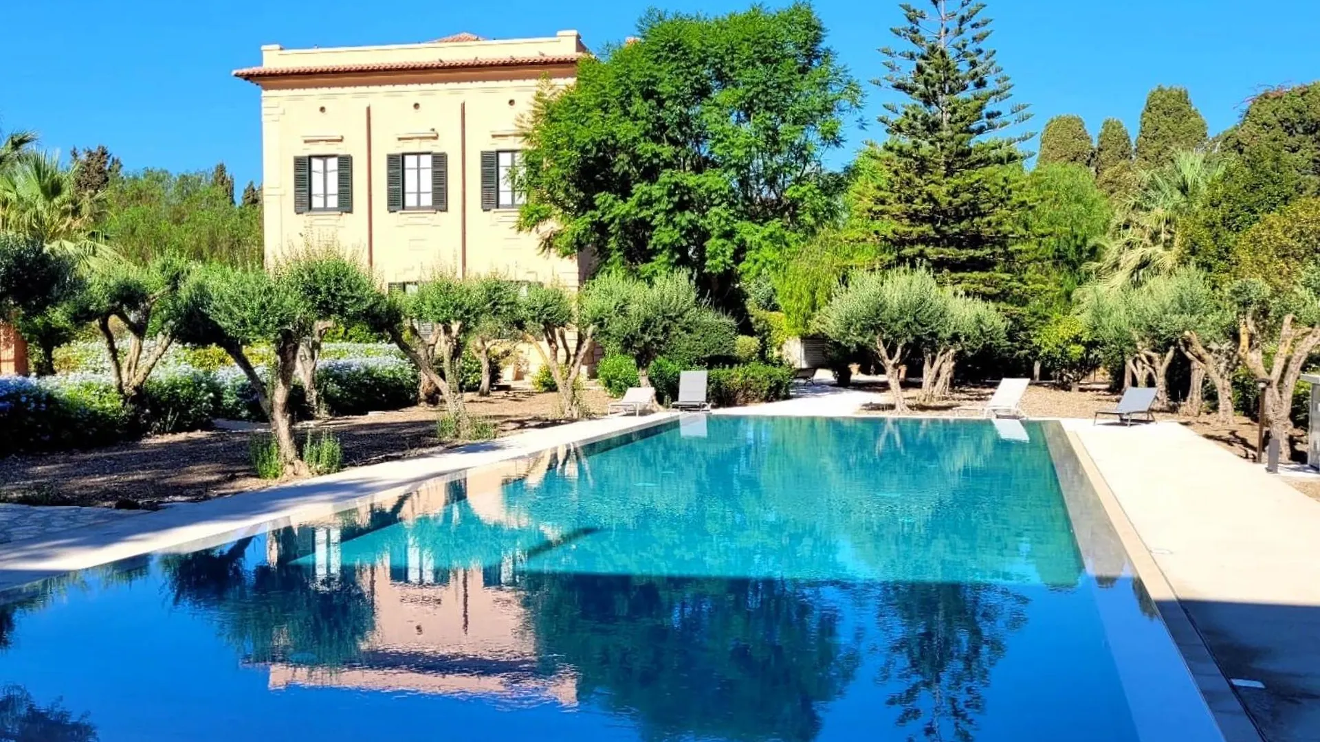 Villa Angelina - Charming Rooms & Apartments Trapani Italia